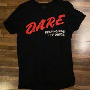 D.A.R.E keep kids off drugs tee size medium
